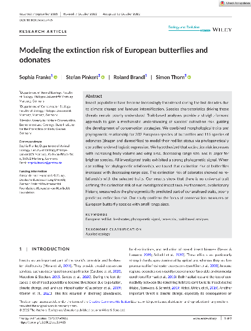 Modeling the extinction risk of European butterflies and odonates